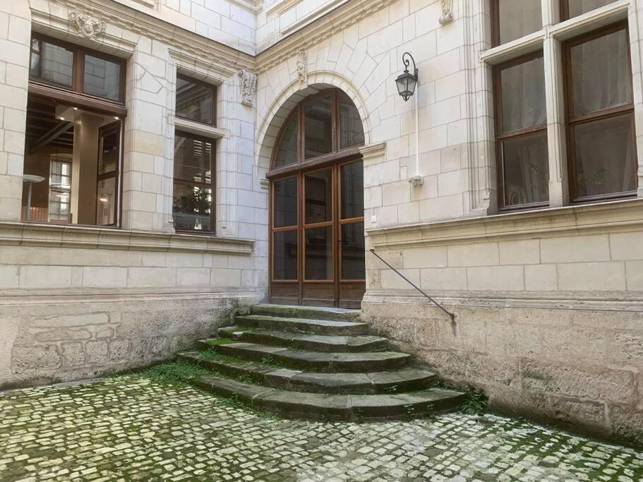 Hotel Robin Quantin In The Heart Of Old Tours Zewnętrze zdjęcie